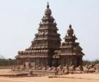 Kara Tapınağı üzerinde ve Bengal Körfezi görünüyor granit, Mahabalipuram, Hindistan bloklarla inşa edilmiştir